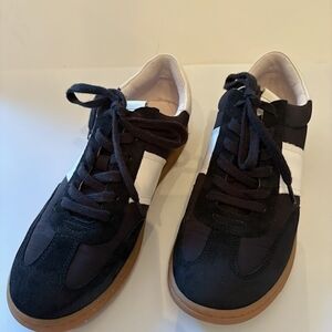 Sofft Ruby Sneaker Classic Black and White Sneakers
